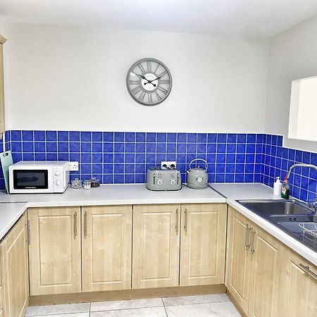 2 Bed City Centre Apt, Free Parking - Albert Clock, Customs House Белфаст Экстерьер фото
