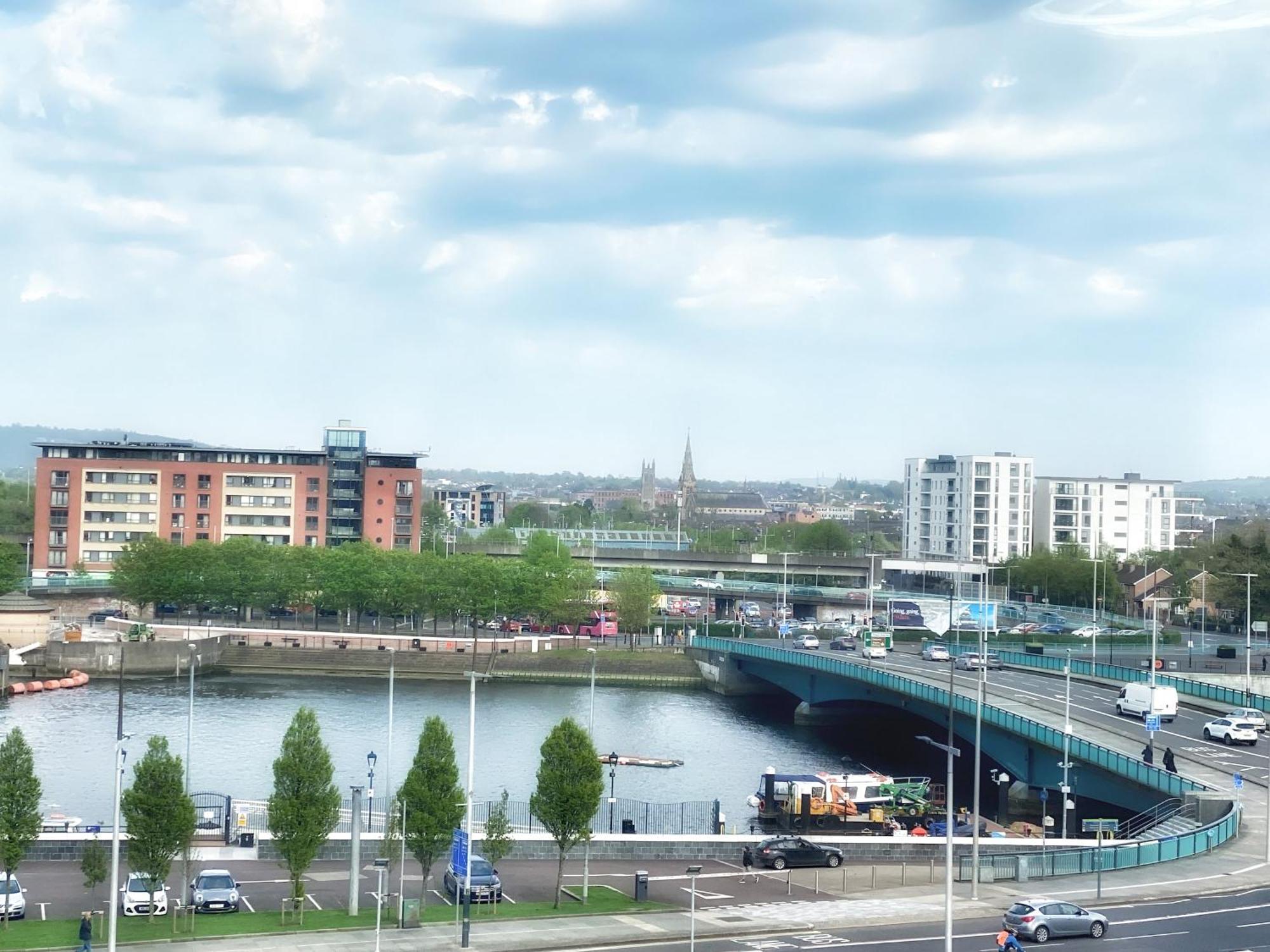 2 Bed City Centre Apt, Free Parking - Albert Clock, Customs House Белфаст Экстерьер фото