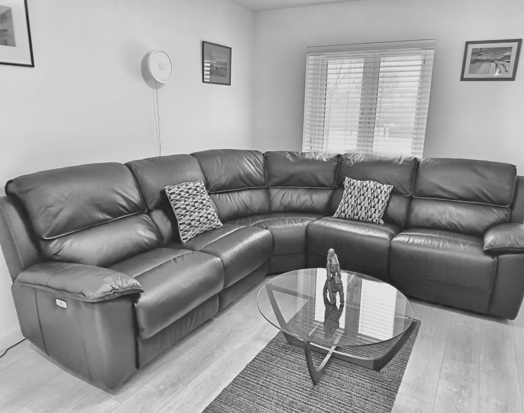 2 Bed City Centre Apt, Free Parking - Albert Clock, Customs House Белфаст Экстерьер фото