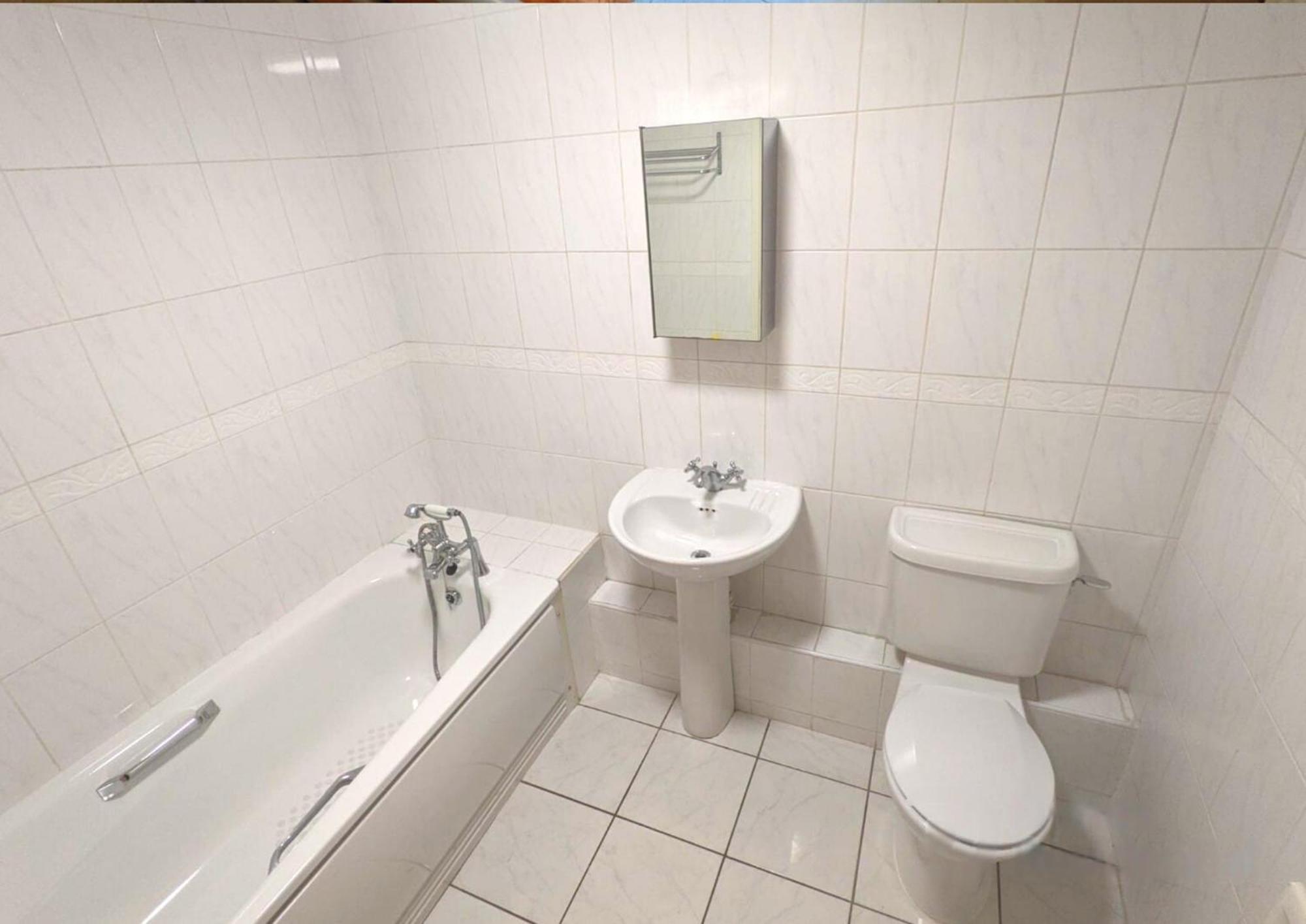 2 Bed City Centre Apt, Free Parking - Albert Clock, Customs House Белфаст Экстерьер фото